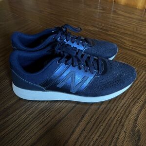 Worn once navy blue NB sneakers. Size 10